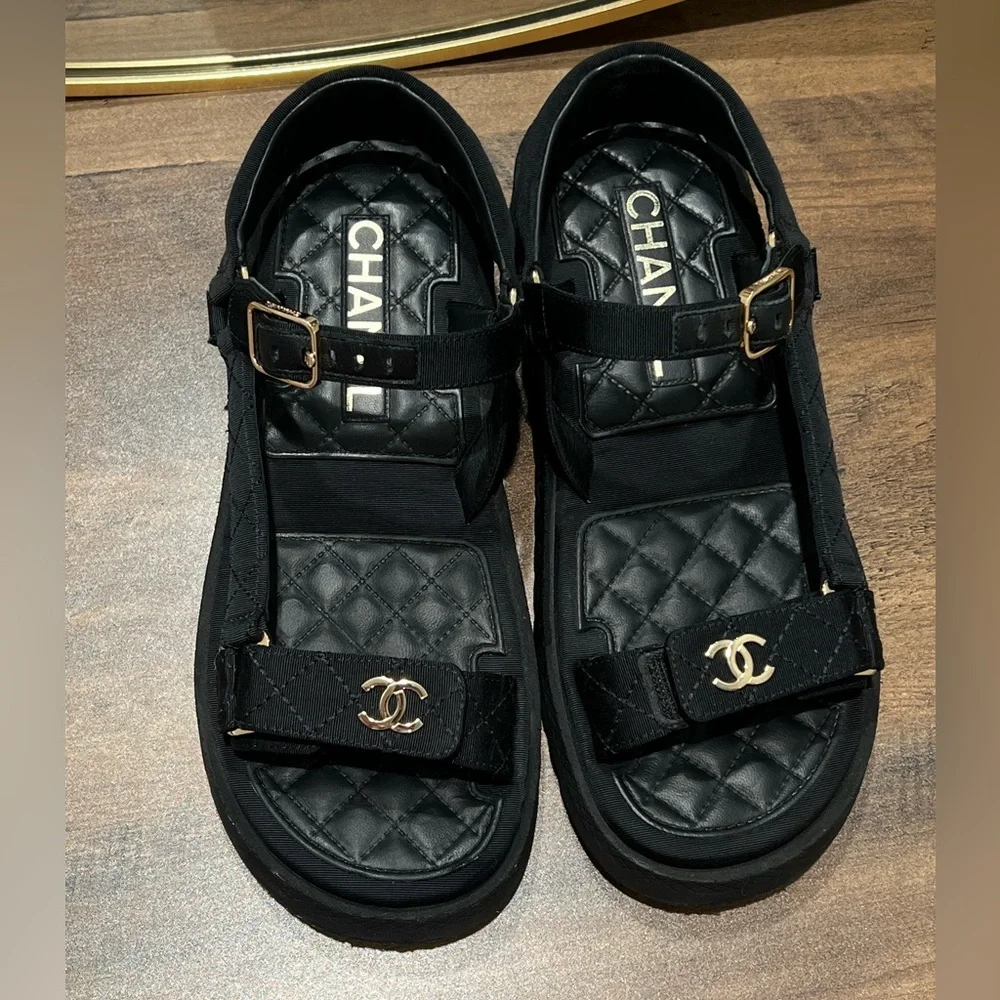 Chanel Interlocking CC logo Sandals - Picture 5 of 8